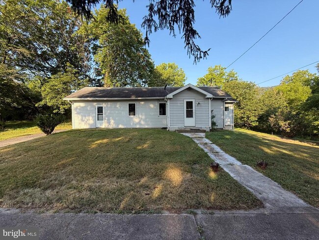 Building Photo - 737 1/2 N Allegheny St Rental