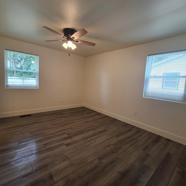 Photo - 848 Fairview St