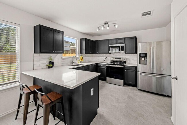 Photo - 525 Meadow Park Dr