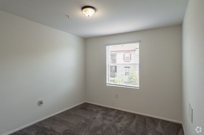 1BR, 1BA - 575SF - Bedroom