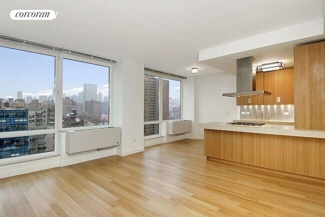 Building Photo - 450 W 17th St Rental