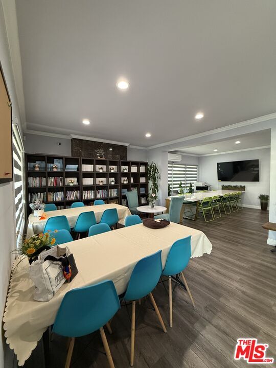 Photo - 731 Crenshaw Blvd