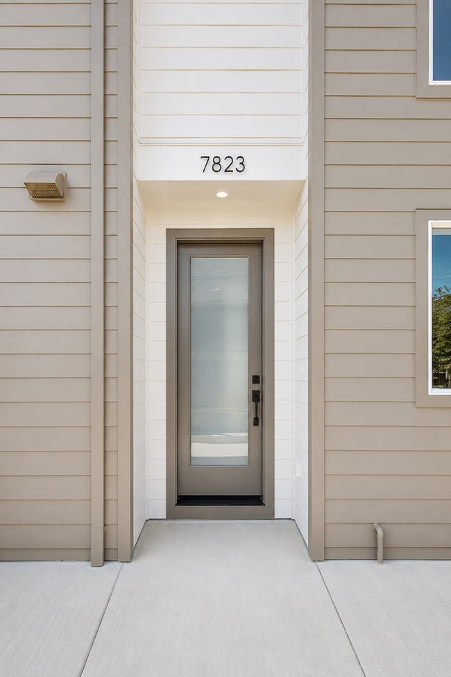 7819-7825 SE Tolman St.