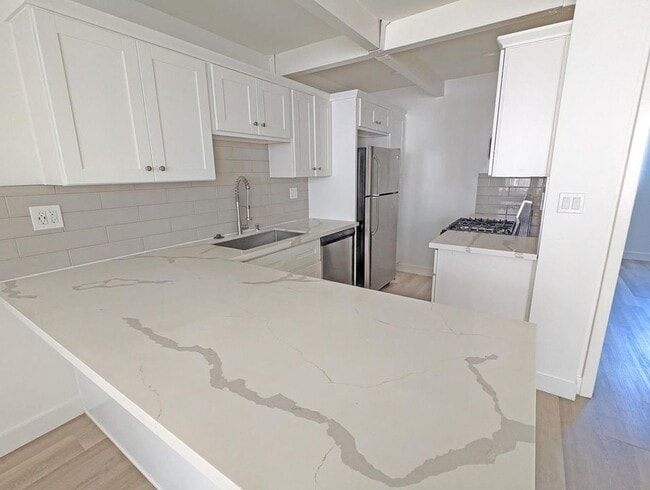 Photo - 1263 S Dunsmuir Ave Unidad 3