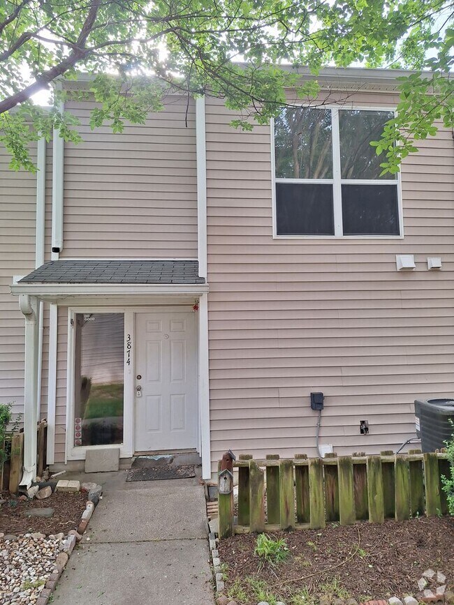 Building Photo - 3 bedroom/ 1.5 bathroom. The Midlands Rental