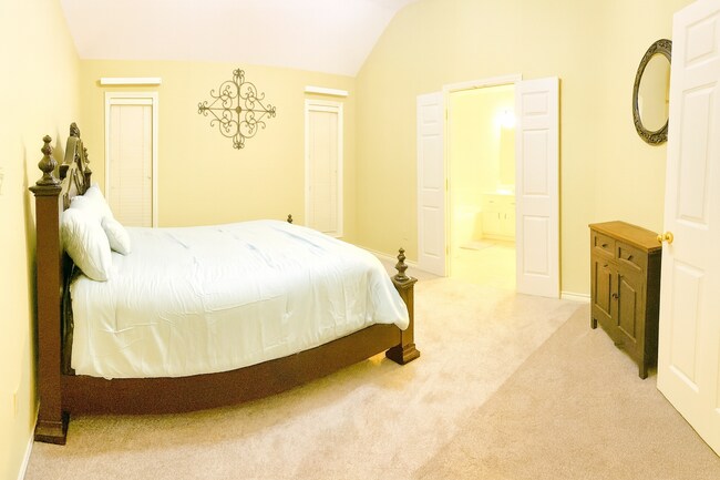 Photo - 304 Gleeson Ct