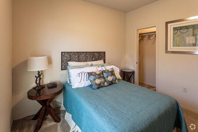 2BR, 2BA 804SF