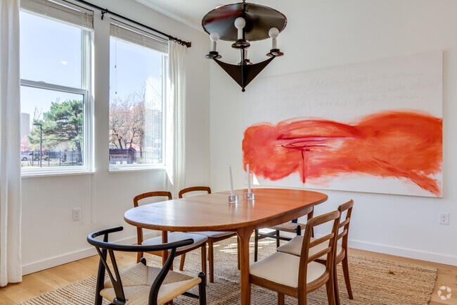 3BR, 2.5BA - 2056SF