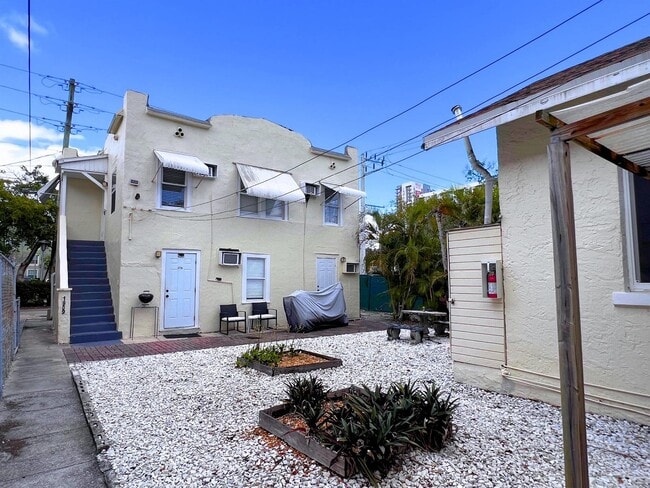 Building Photo - 1909 Monroe St Unit 1909