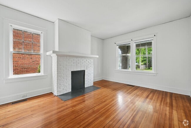 Building Photo - 4 Bedroom Highland Terrace Beauty Rental