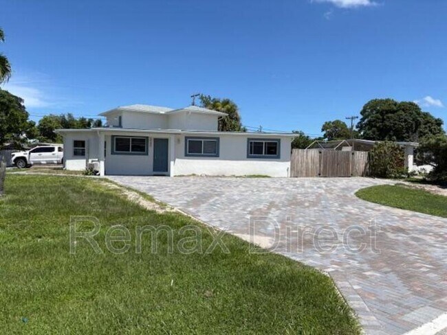 5580 Honeysuckle Dr