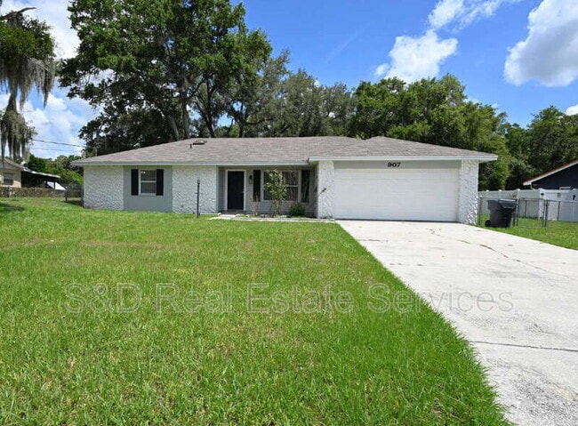 Photo - 907 Swann Dr