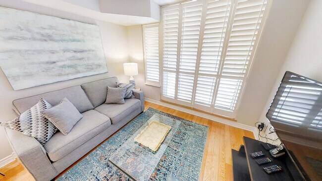 270 Wellington St W Unit SI FL1-ID1030995P