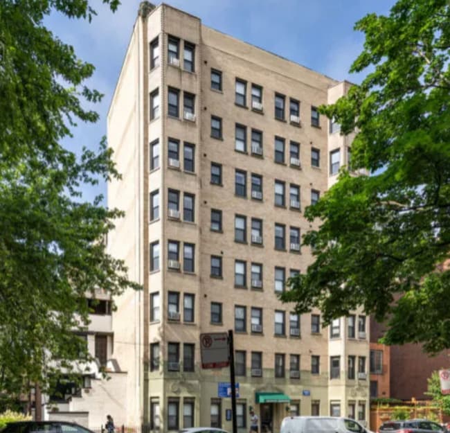 Photo - 555 W Arlington Pl