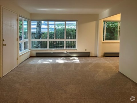 Building Photo - 922 10th Ave E Unit Apt. 8