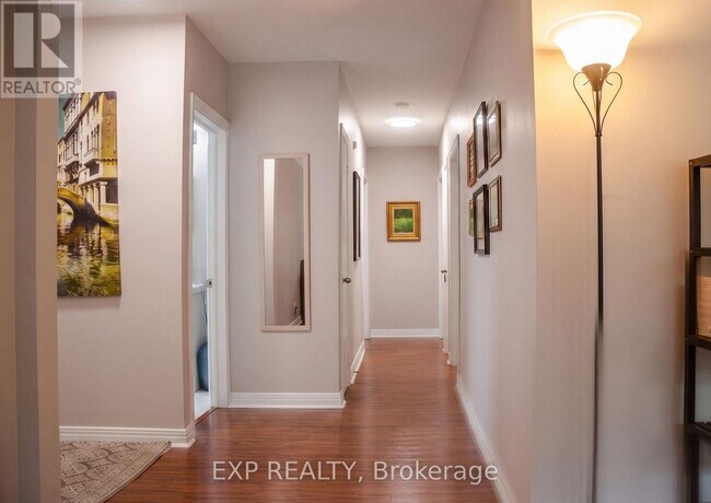 Photo - 42 Lavergne St