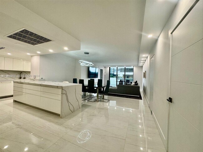 9801 Collins Ave Unit 5U