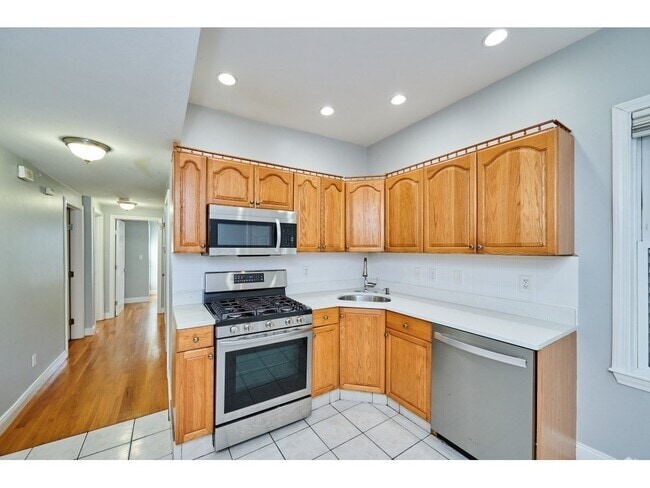 Building Photo - 5 Transit St Unit 2 Rental