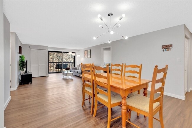 Sala de estar - 500 Salem St Unidad 604