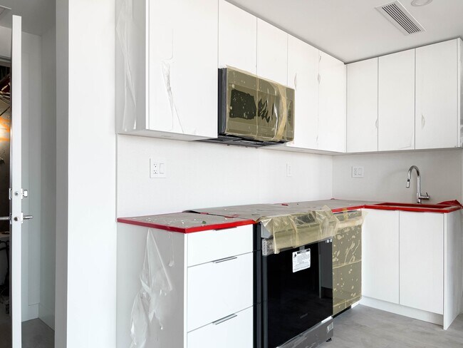 Photo - 901-901 Lougheed Hwy.