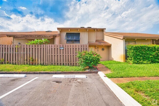 Building Photo - 8015 SW 21st Ct Rental