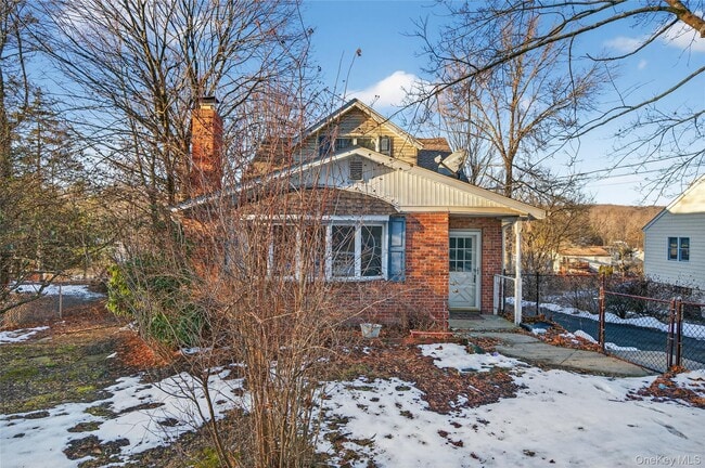 Building Photo - 32 Quaker Hill Rd