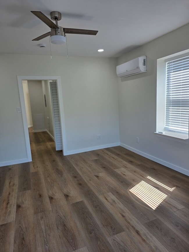 Photo - 5375 Wingohocking Terrace Unit Fl. 2