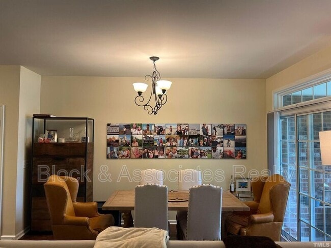 Photo - 124 Longchamp Ln