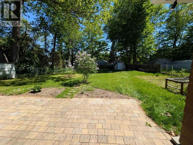 Photo - 157 Bessborough Dr