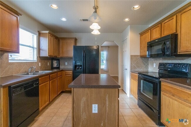 Building Photo - 2203 Love Rd Rental