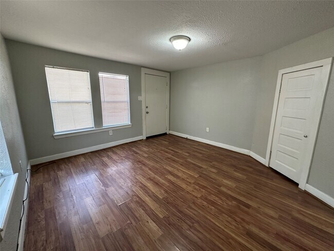 Photo - 4201 Chapman St