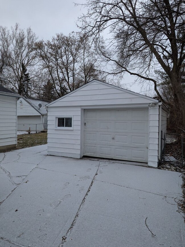 Photo - 17434 Winston St