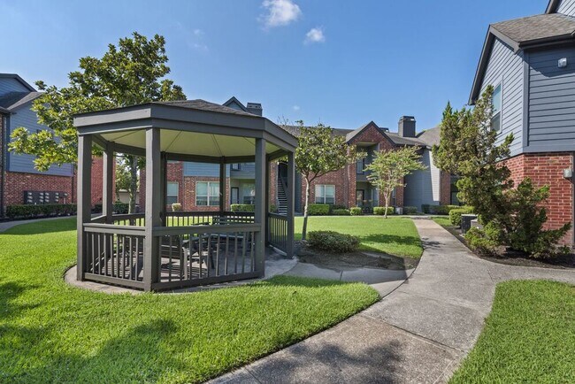 Gazebo - Highland Apartments