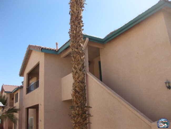 Building Photo - 1100 Rodeo Dr Unit 757