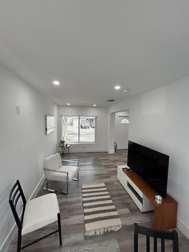 Photo - 3201 SW 9th Ave