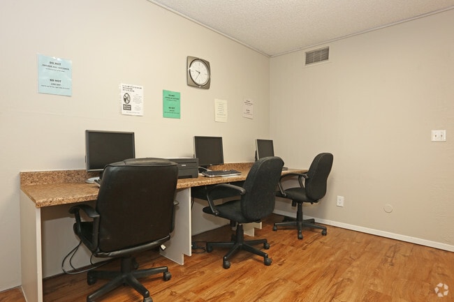 Business Center - Sandstone Apartments