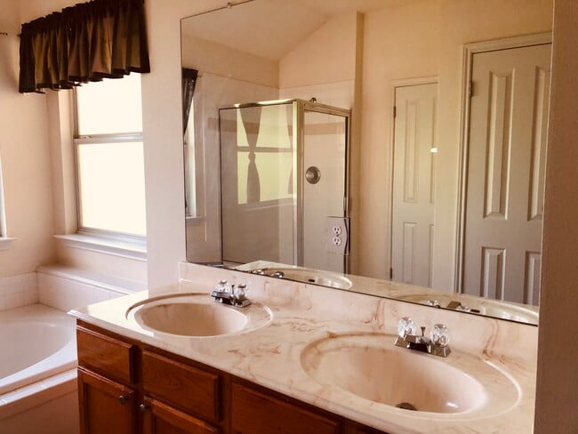 Building Photo - 12336 Copperfield Dr Rental