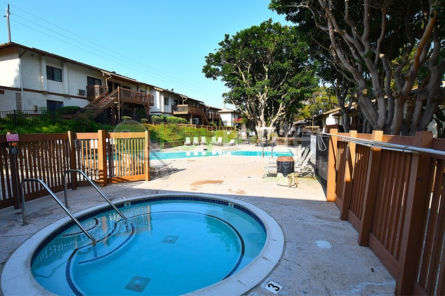 Photo - Mission Valley | Minutes to Interstates 15 & 8 | Close to Snapdragon Staduim Unidad 215