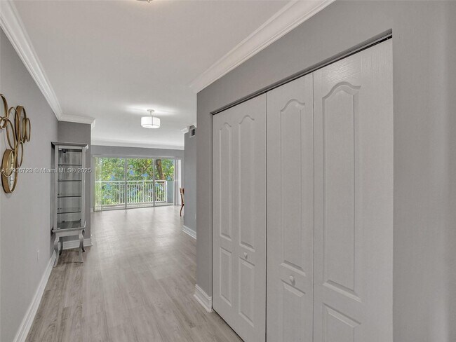 Photo - 9375 Fontainebleau Blvd Unidad L305