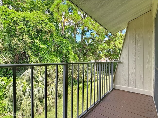 Building Photo - 28120 Pine Haven Way Unit 13