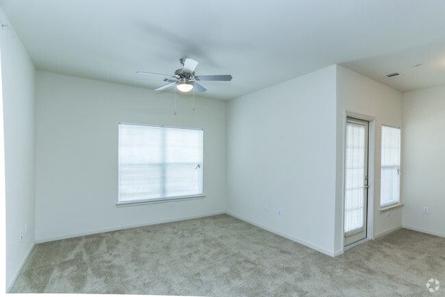 Sala de estar/comedor - Fairway Landings at Plum Creek