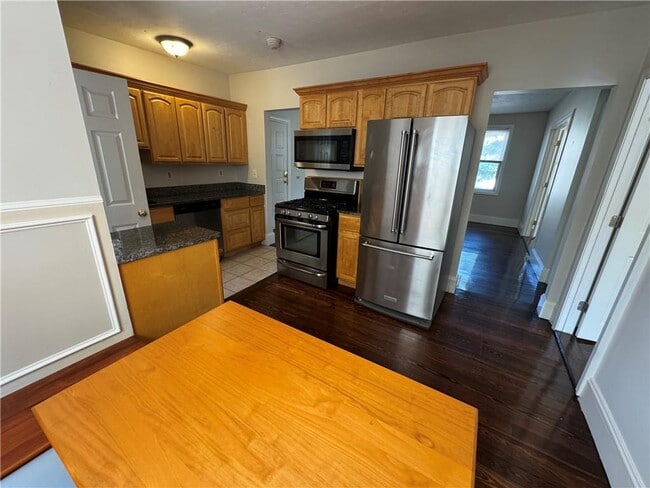 Building Photo - 132 Gesler St Rental