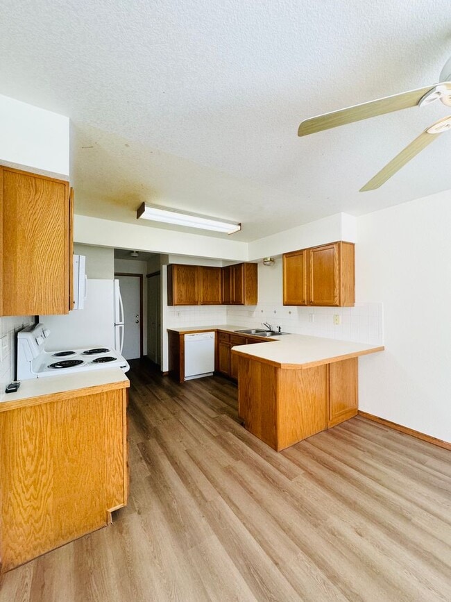 Photo - Wonderful 2 Story 3 Bedroom 2.5 Bath Townhome With Attached 2 Car Garage Near Lake Loveland in Lo...