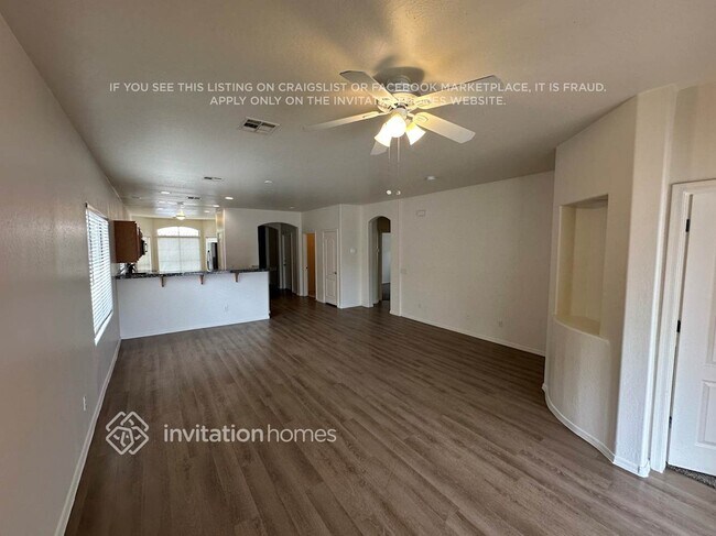 2213 W Carolina Dr