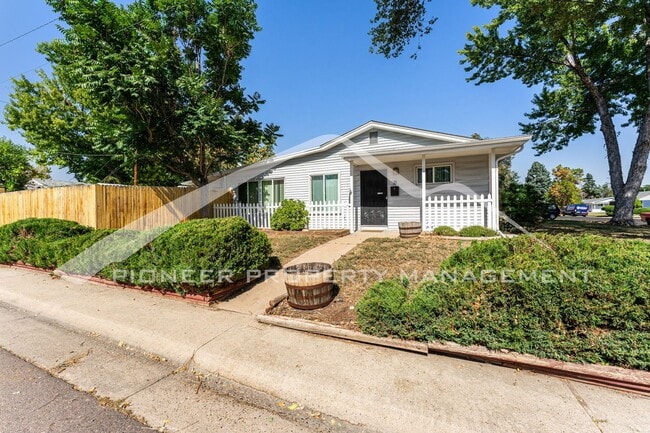 Building Photo - Single Family Home with 1 Car Garage and C...