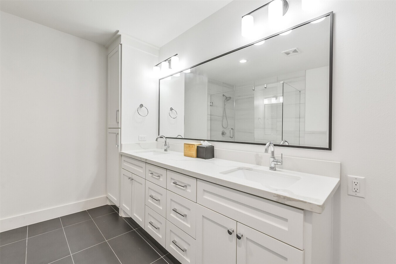 Photo - 910 Algregg St