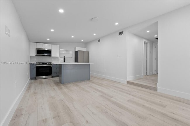 Photo - 129 SW 9th Ave Unit 2