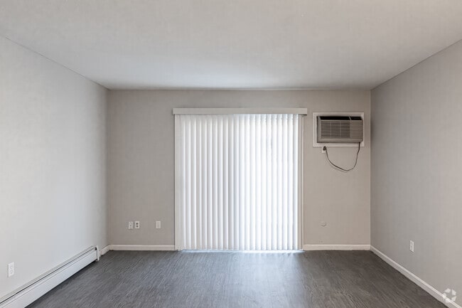 2BR, 2BA Townhouse - Living Room