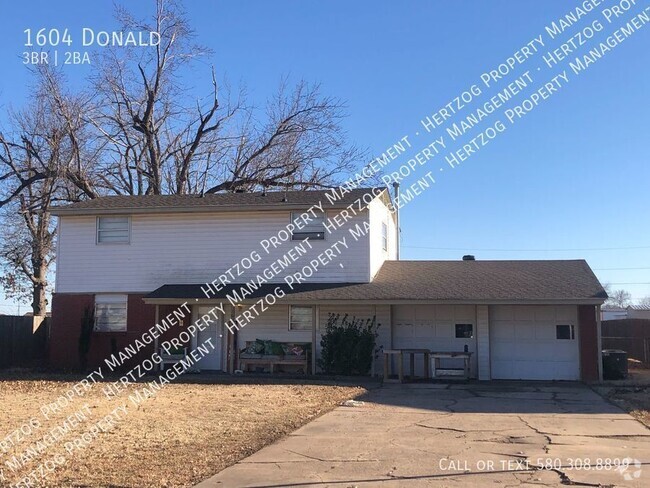 Building Photo - Spacious 3 Bed / 2 Bath Home in a Desirabl...