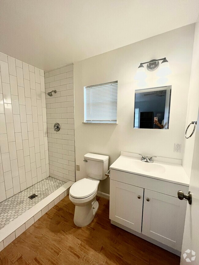 Building Photo - 6403 Magnolia Homes Rd Unit 6403  C